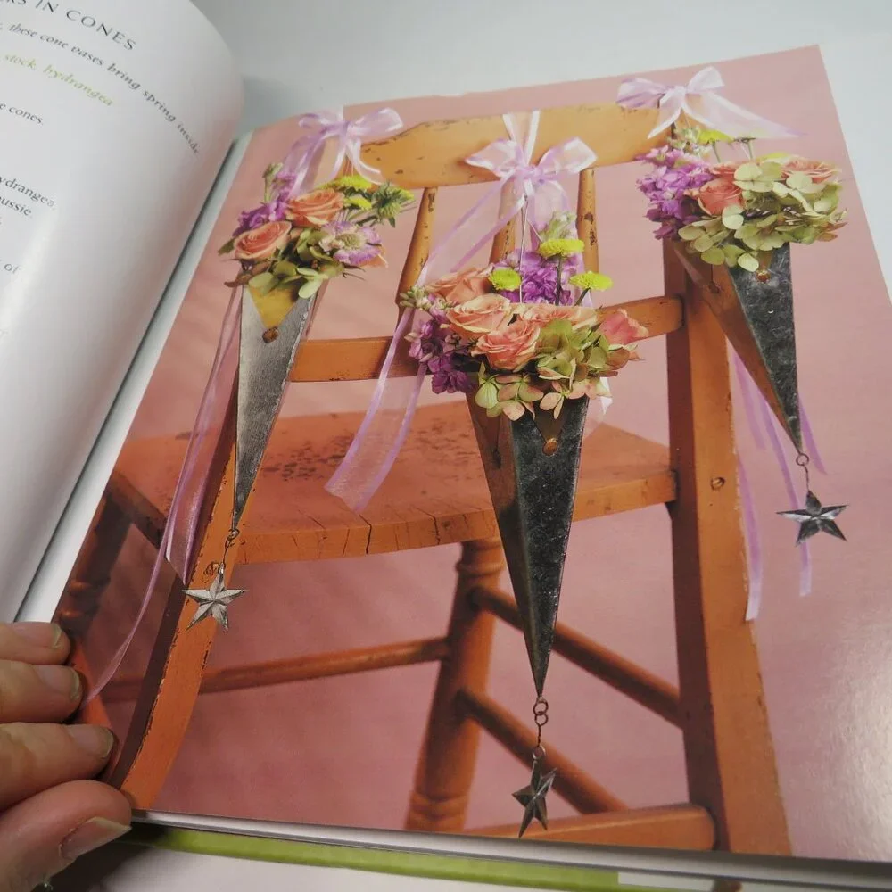 Southern Living Simple Flower Arranging by Lauren Brooks Hardcover